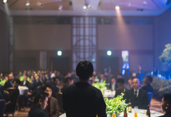現状を超えた挑戦を示す図解